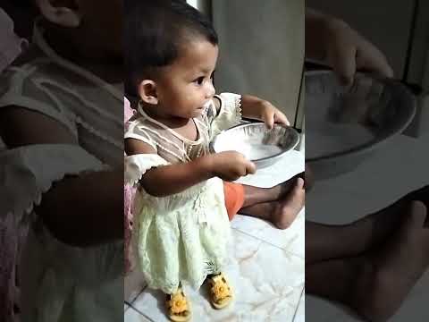 ছোট বাবুর বাটিতে আইসক্রিম খাওয়া