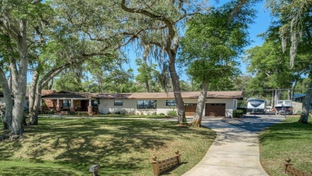 2254 SHORE DRIVE, ST AUGUSTINE, FL Presented by Cynthia Zimmermann