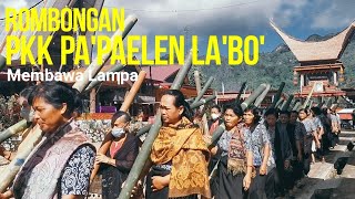 Rombongan PKK Pa'paelean La'bo membawa Lampa pada Upacara Rambu Solo di Mengke'pe