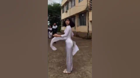 áo dài mỏng thấy quần lót gái xinh