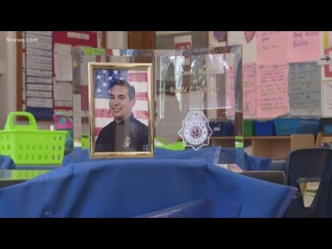 tegna news Kindergartners honor local police officers with special crafts