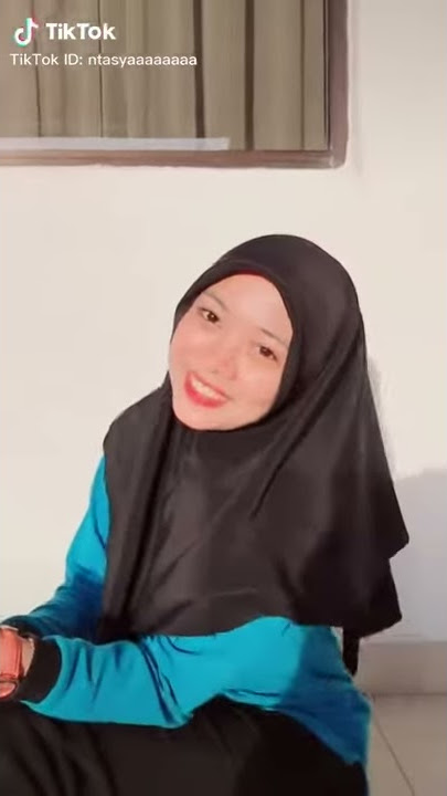 Awek tudung cute ketat