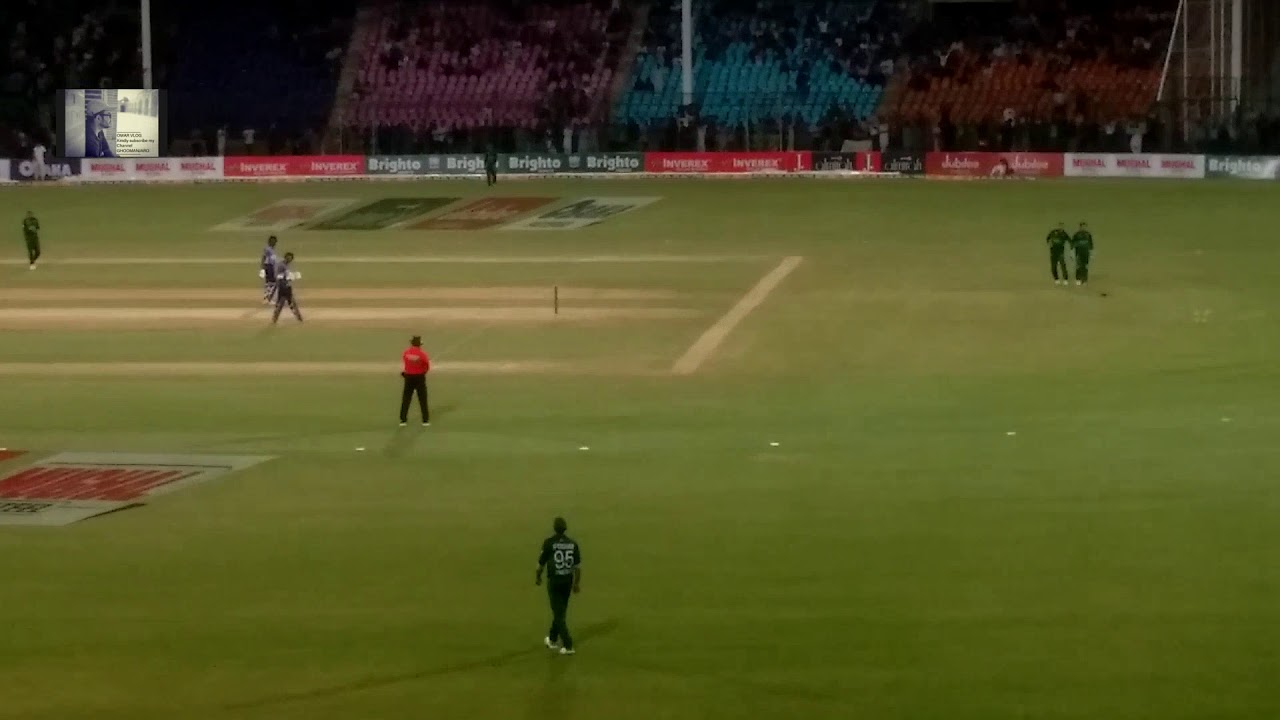 Wahab Raiz bowling