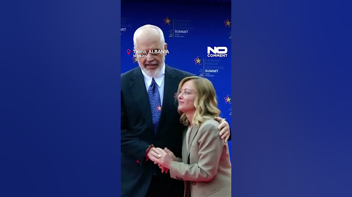Albanian PM Edi Rama goes down on one knee to welcome Italy’s Giorgia Meloni at the EPC Summit