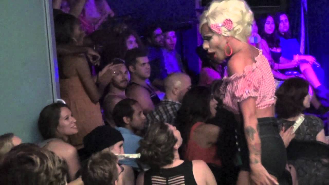 Raven: "Man! I Feel Like a Woman!" @ Showgirls!