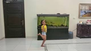 Isabelle Dancing to Banana (Freestyle)