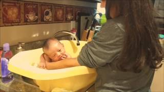 Emma's First BATHπ³