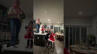 Aquí todas bien entonadas nosotras 🤭😅😂 #fypシ #parati #christmas #fun #funnyshorts #trending