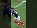 No look, out the back and inch perfect. Antoine Dupont things 🔥