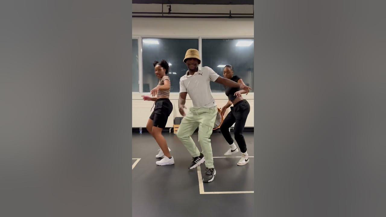 Omah lay - Soso (Dance Video) Dc: @LoicReyel Omah lay - Soso (Dance Video) Dc: @LoicReyel