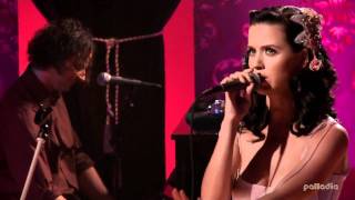 Katy Perry- I Kissed A Girl -  Unplugged Resimi