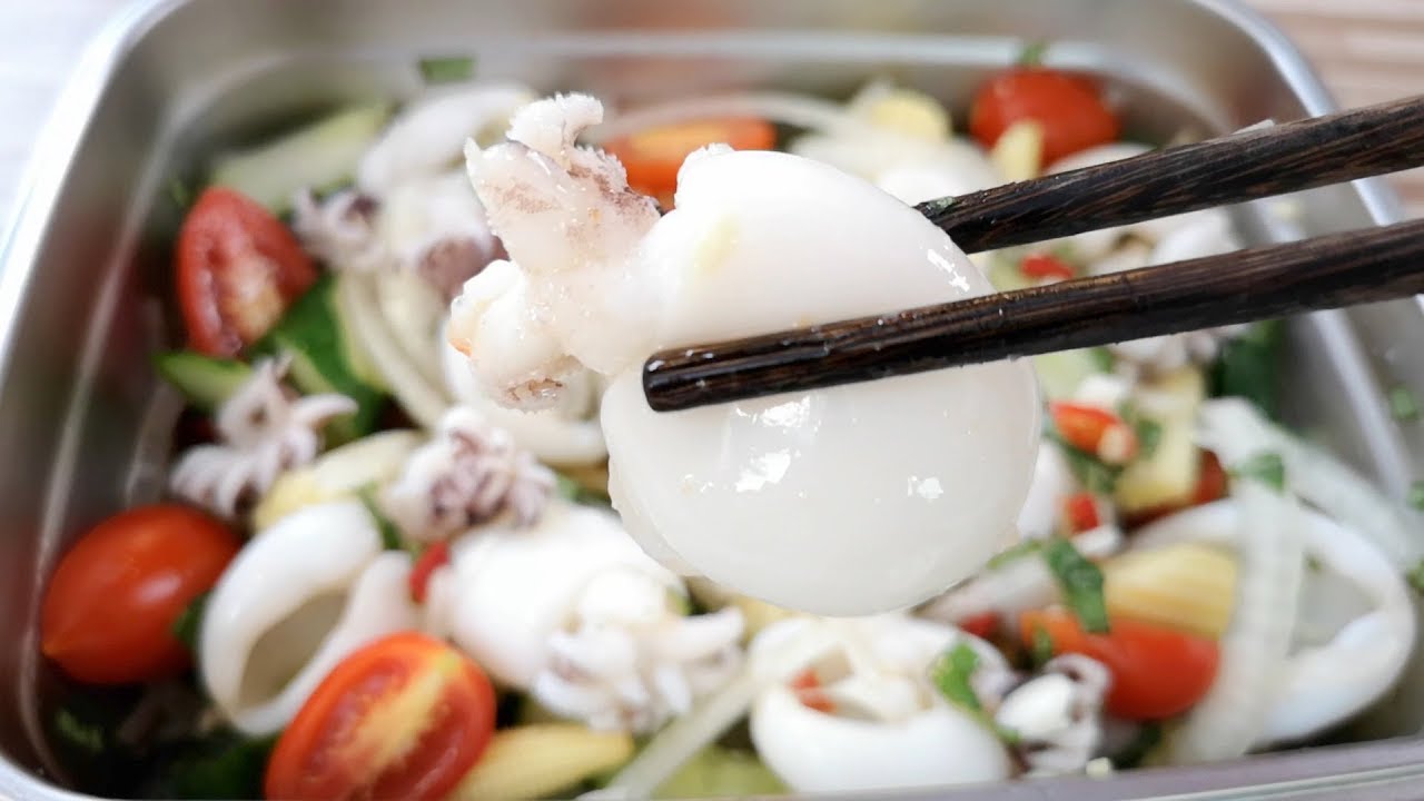 【1mintips】喜歡泰式海鮮?泰式涼拌花枝,冰涼下飯,暑氣全消,多做一點放冰箱,保證家人都愛回家吃飯! - YouTube