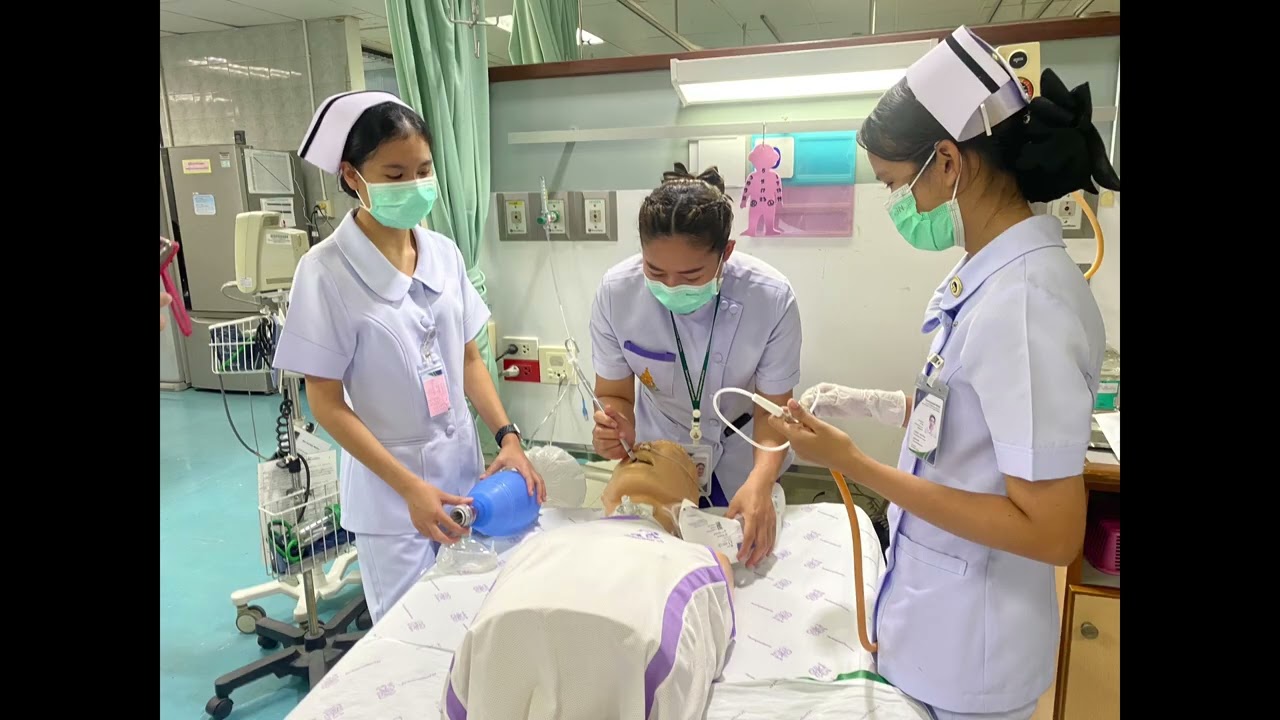 การช่วยแพทย์ใส่ท่อช่วยหายใจ