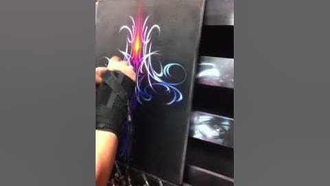 Airbrush pinstriping with Jaime Rodriguez