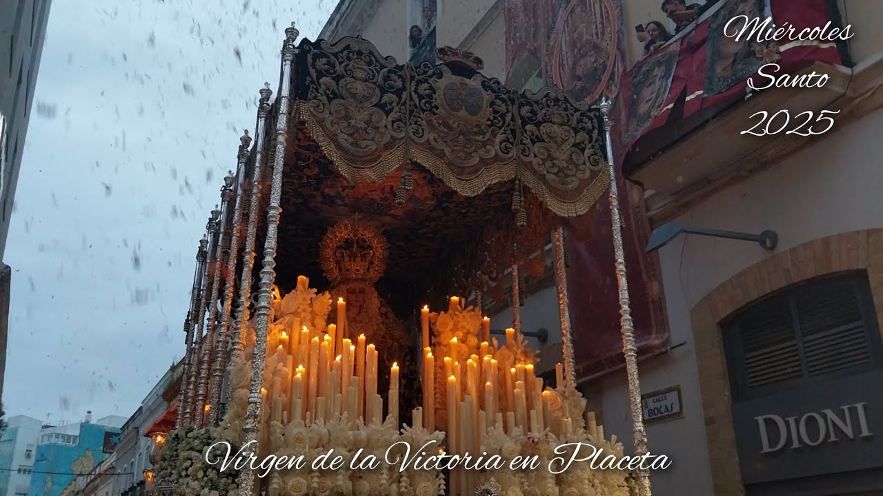 ¡MOMENTAZO! Entrada en Placeta de la Virgen de la Victoria | Miércoles Santo Huelva 2025 (HD)