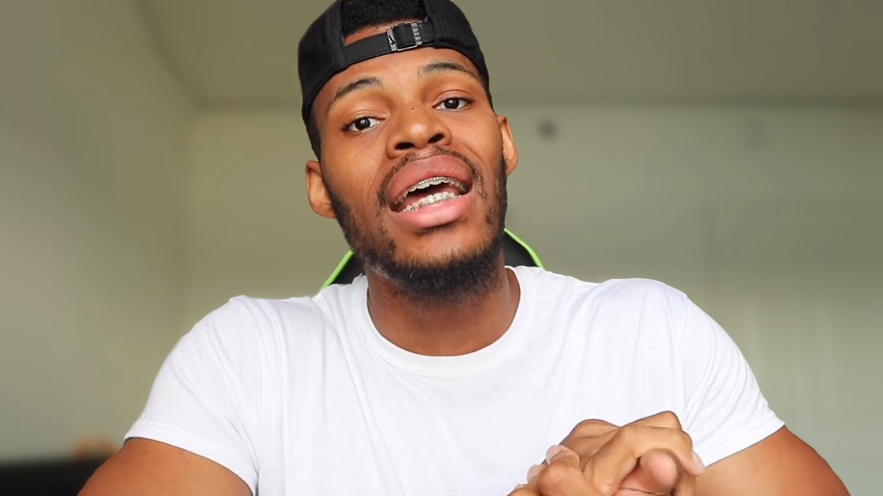 Ютубер избивает свою девушку за розыгрыш