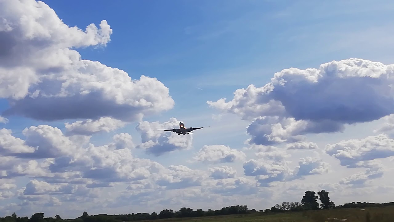 Boeing 777 Landing BUD