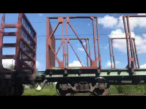 Электровоз 2ТЭ25Км-0126 с грузовым составом.