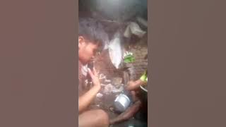cover lagu dangdut. kamera burik tapi suara nya ga burukan.??