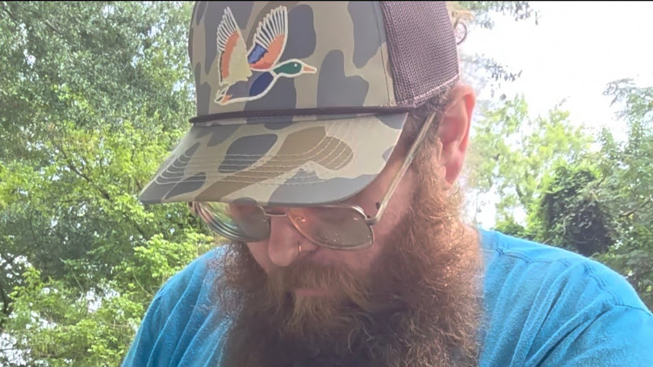 Learn how to fix blade wobble on most slip joint, or any Case XX knife. 