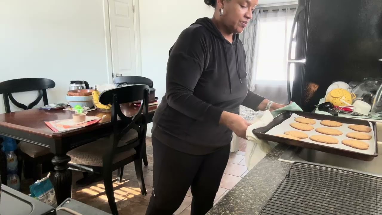 Oatmeal Cranberry Cookies, Cheesy Quesadilla & Hearty Chili. Sweet & Savory #cooking #baking 