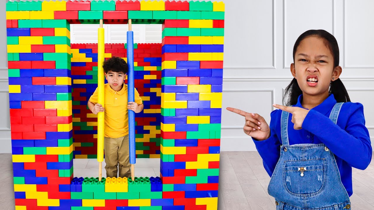 Play: Police Maddie & Ninja Jannie's Lego Trap Adventure: long, loud, Lego-mad