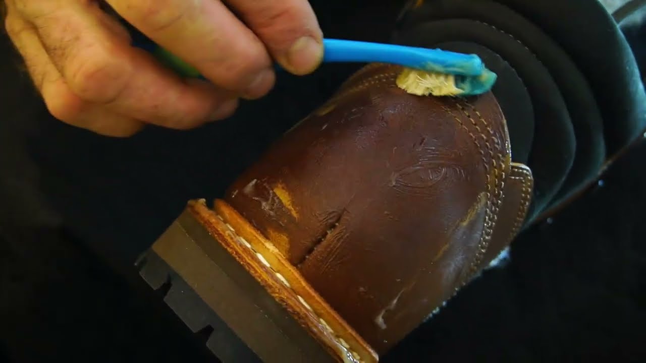 Hanwag Bergler Unboxing And First Waxing