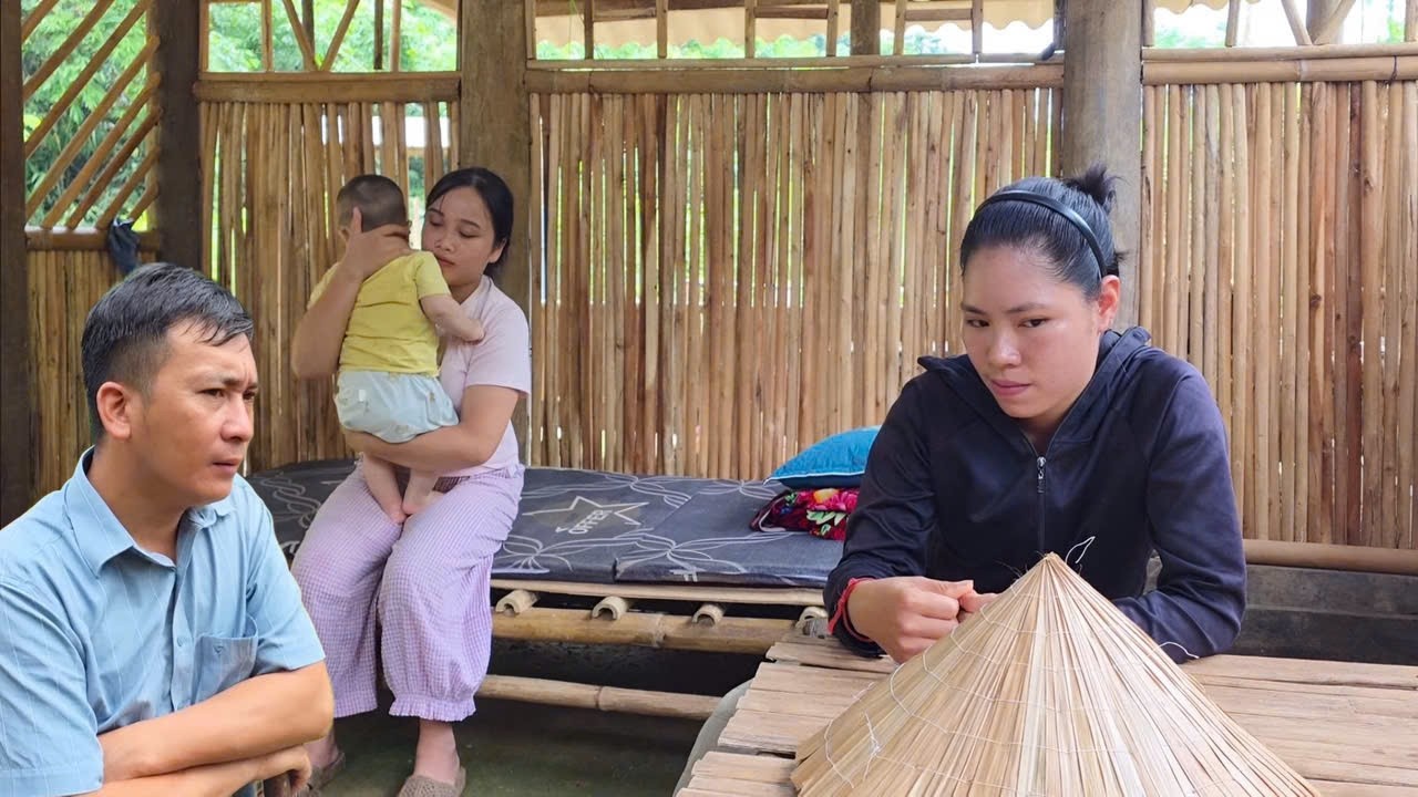 Linh unexpectedly appeared, and Thảo came up with a way to get rid of her.