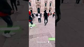 شاهدوا رقص حراقة في ساحة ميلانو على اغنية عربوش