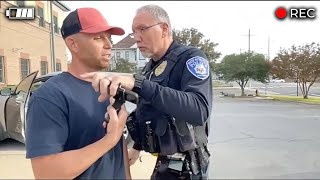 Cop HARASS independent journalist in a Viral Video