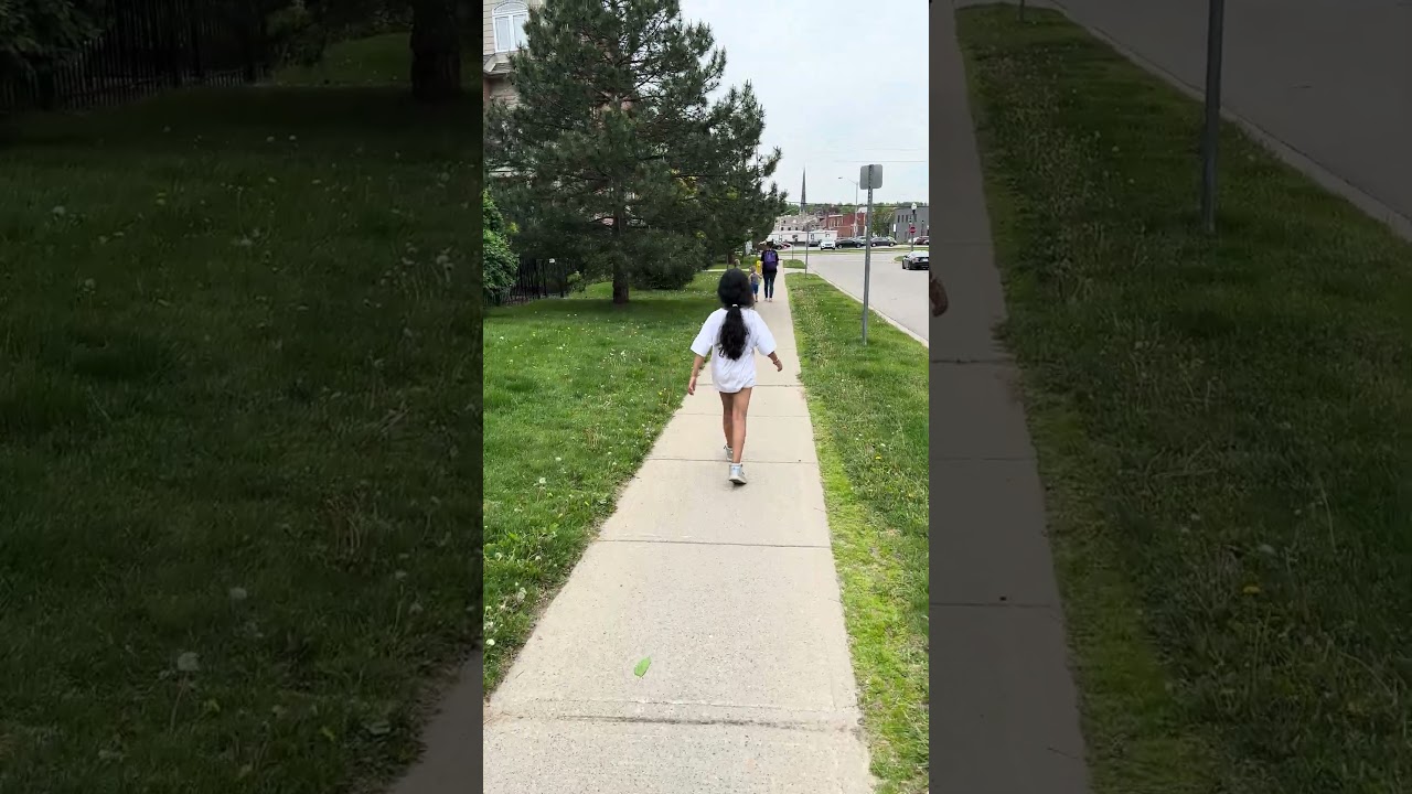 Ebba’s Silent Walk 🚶‍♀️🌸 No Words, Just Vibes