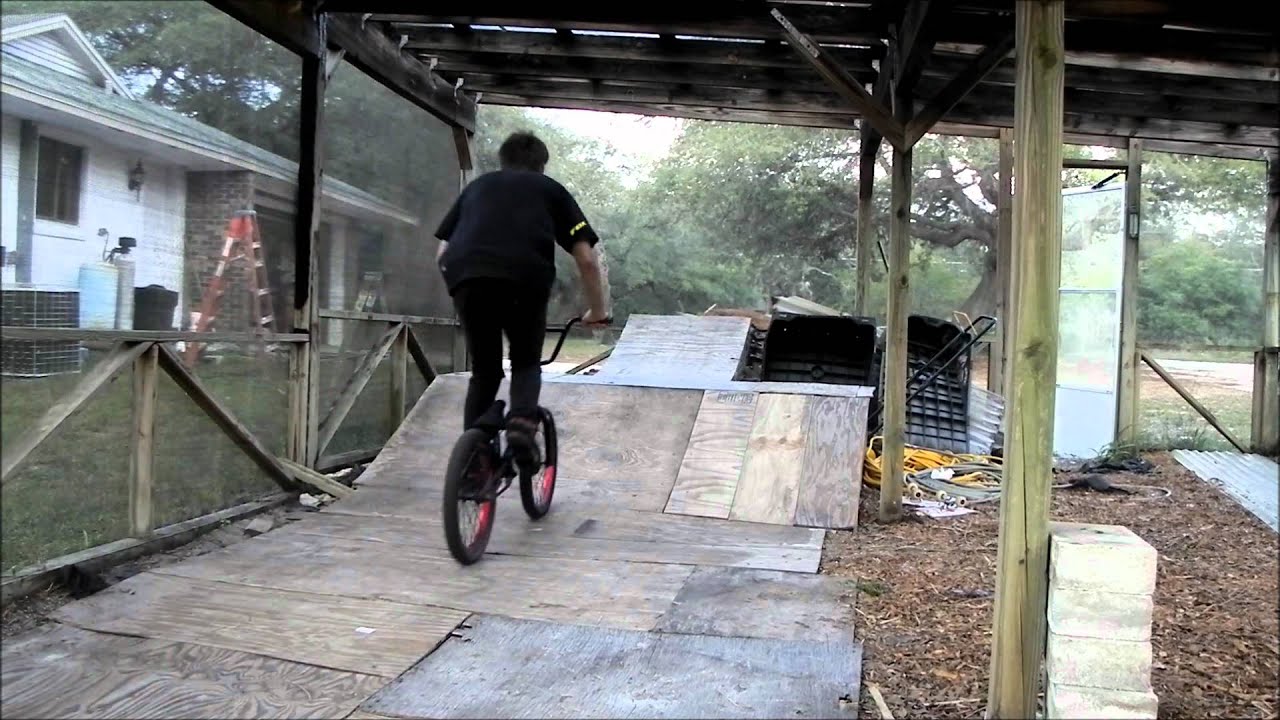 backyard bmx bank sesh - YouTube