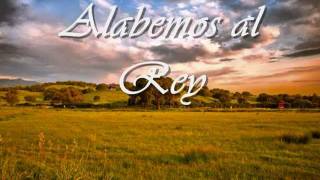 Siervos todos alabemos