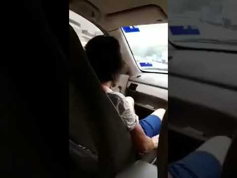 儿子刚考到驾照，第一次载妈妈。。但妈妈信任不过儿子(请不要吃饭时看)