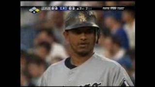 2008 White Sox: Orlando Cabrera plates Dewayne Wise with a single vs Dodgers (6.24.08)