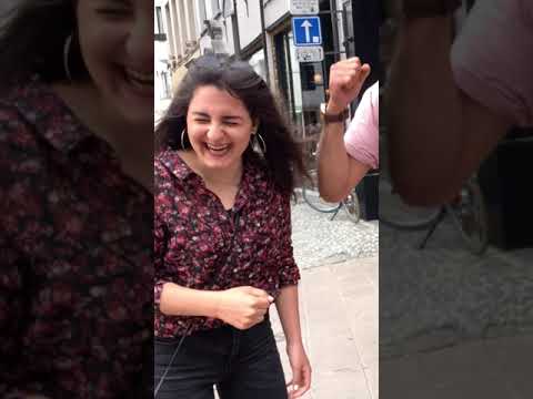 Rock Paper Scissor For A Kissسنگ کاغذ قیچی سر بوسه Shorts