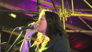 The Breeders - Bang On (Live at SXSW)