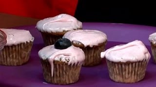 How To Make Healthy, Whole Wheat Blueberry Cupcakes : Cooking Advice How To Make Healthy, Whole Wheat Blueberry Cupcakes : Cooking Advice
