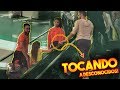 Tocando a Desconocidos en las escaleras Mecánicas! #1 (BROMA) | Adolfo Lora