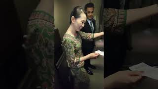 Boarding a $4,753 Singapore Airlines  Boeing 777