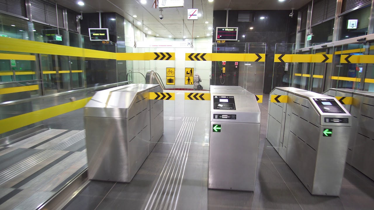 Poland, Warsaw, Rondo Daszyńskiego metro station, 3X elevator, 3X escalator
