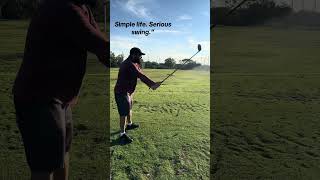 Simple life. Serious swing.” “Vida sencilla. Swing en serio.” golf #golflife