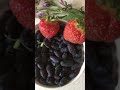 НОВЫЙ УРОЖАЙ 28мая2019г.🤗 ПЕРВЫЕ ЯГОДЫ 🍓 КЛУБНИЧКА И ЖИМОЛОСТЬ 🙏