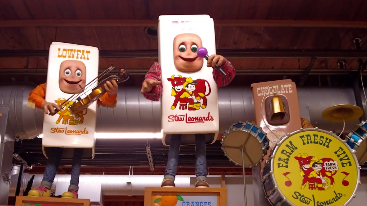 I Visit The 1st Stew Leonard's Grocery Store Where Animatronics Sing