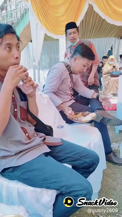 Ada Yang Pernah Ngalamin Klw Lagi Makan Di Kondangan ? | VIPE video pendek