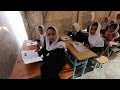 ننګرهار کې د سړک سر ماشومانو ته ښوونځی