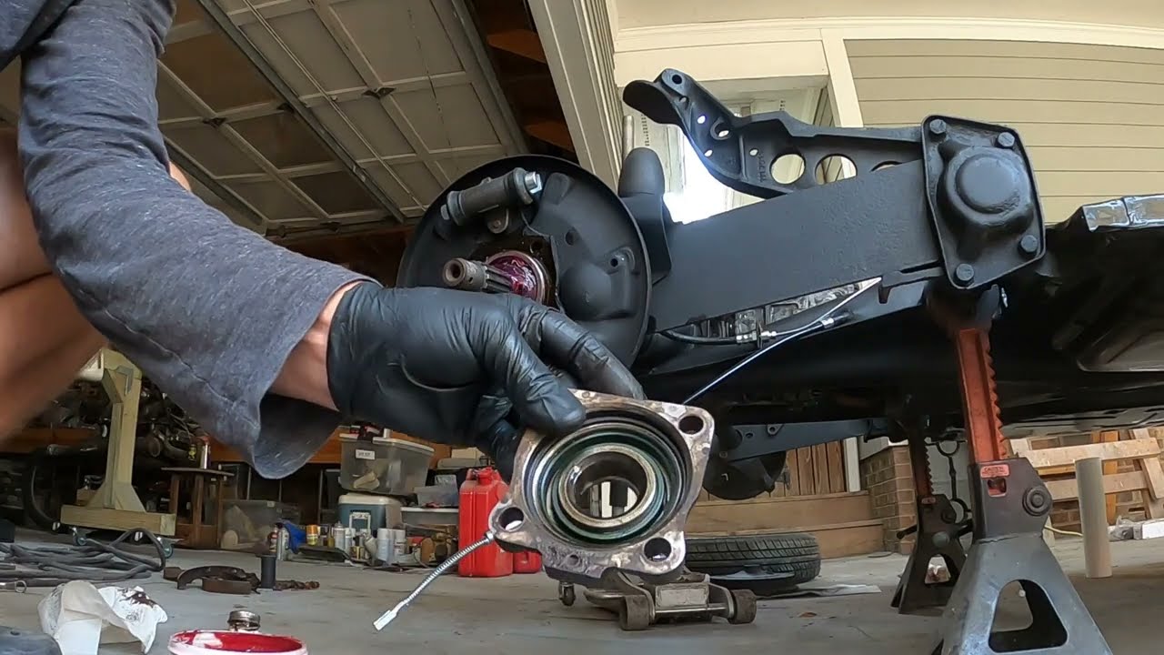 1961 VW Beetle (65 Pan) - Rear Hubs, Plates and Brakes - 047