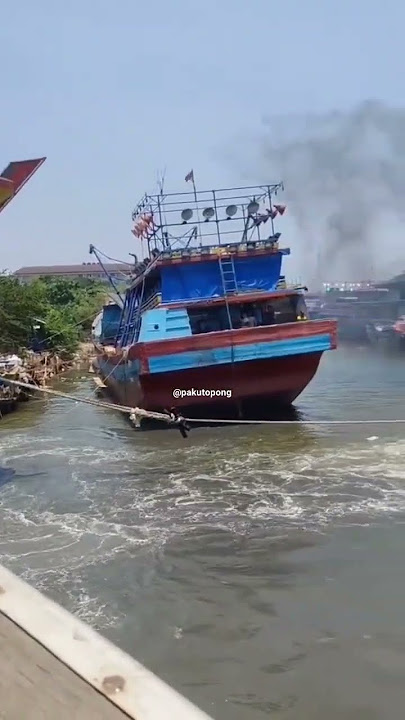 penurunan kapal di atas sungai silugongong#feedshorts #kapaljuwana #kapal #kerja#shorts