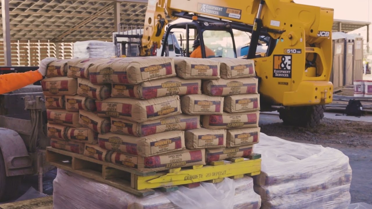 QUIKRETE 80-lb High Strength Concrete Mix in the Concrete, Cement & Stucco  Mixes department at