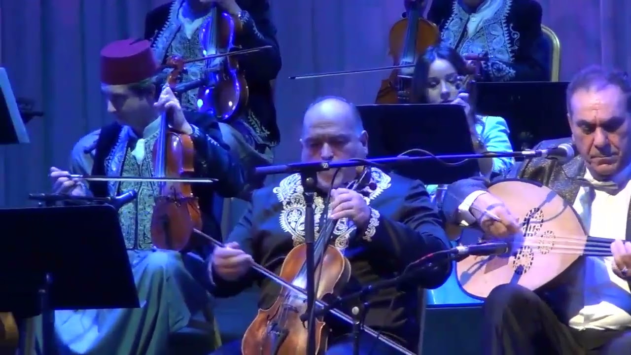 Salim fergani en concert accompagné par l'orchestre andalou de l'opera d'Alger